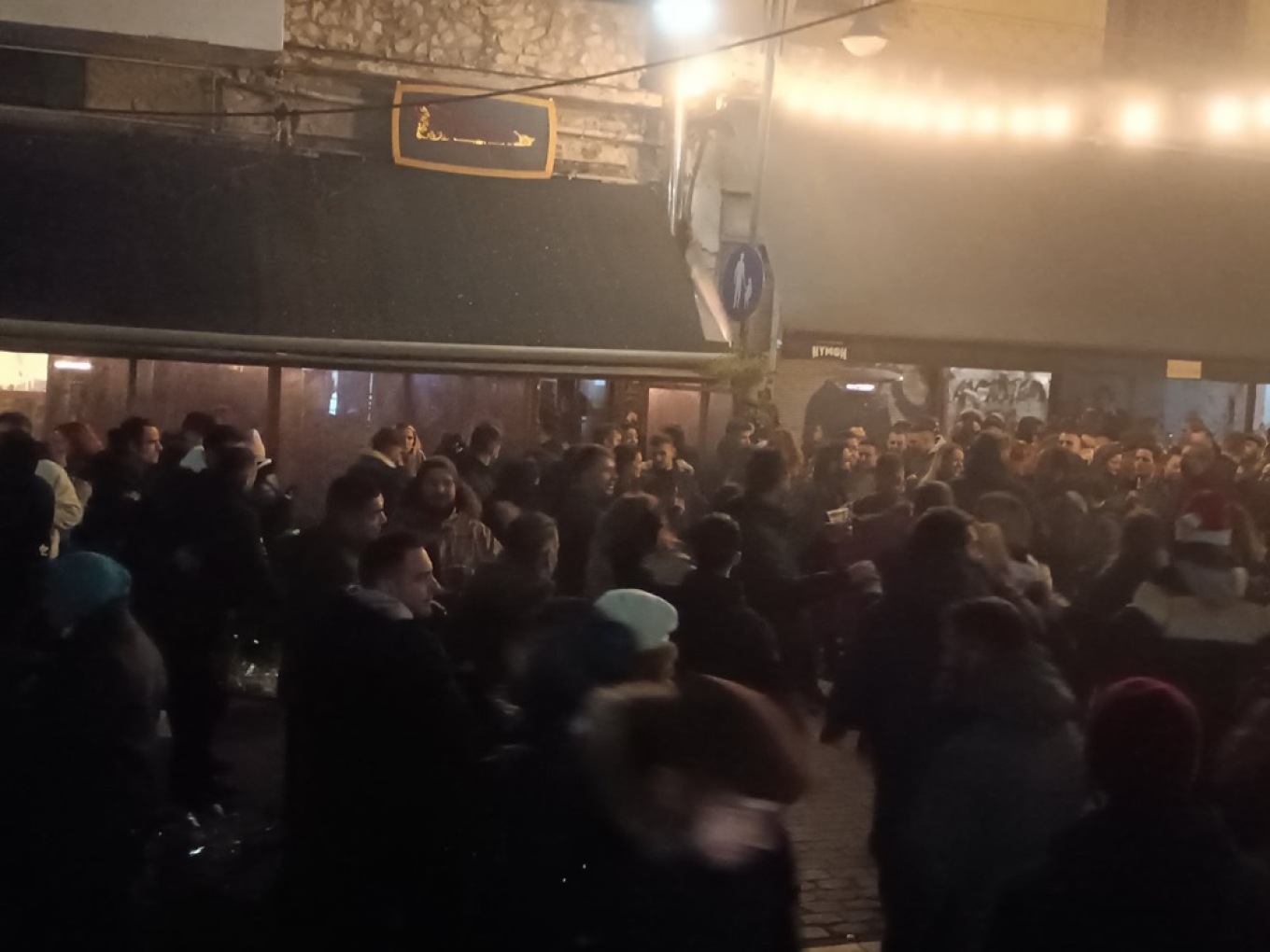 Το πιο «τρελό» κλείσιμο έγινε στη Λάρισα: πάρτι με ριχτάρι και σπασμένα πιάτα (βίντεο)
