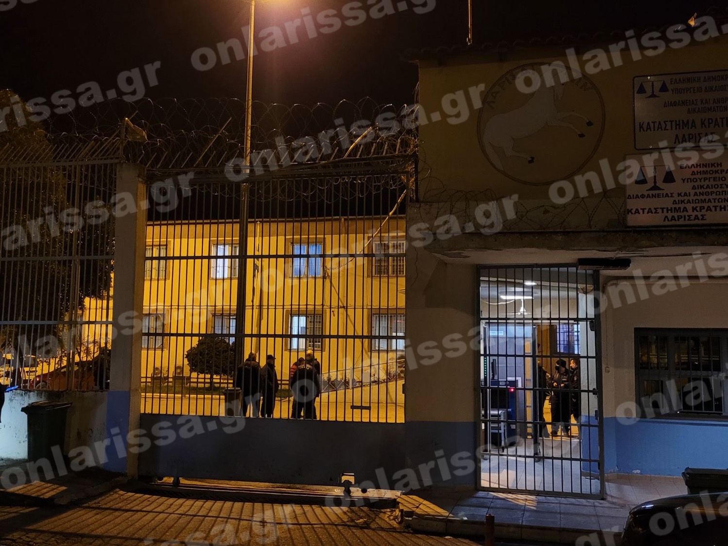 Σε εξέλιξη σφοδρή αστυνομική επέμβαση στις φυλακές Λάρισας (Βίντεο)