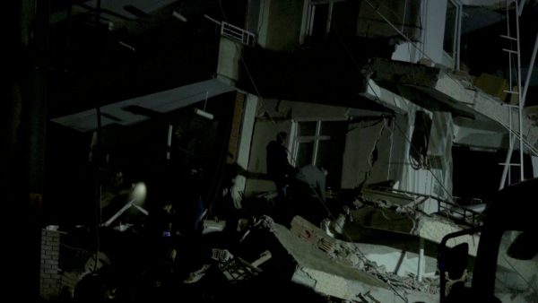 Σκηνή "Apocalypse" - Η στιγμή που συμβαίνει ένας σεισμός 7,8 Ρίχτερ