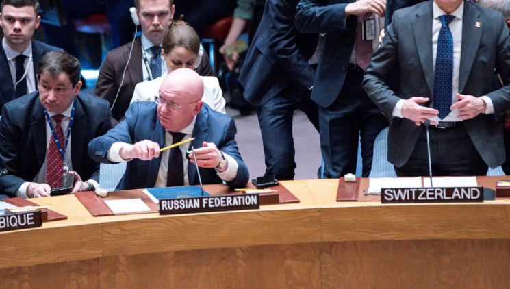 Η έλλειψη σεβασμού της Ρωσίας στον ΟΗΕ - Ο ειδικός απεσταλμένος της Ρωσίας διακόπτει ένα λεπτό σιγή για τα θύματα του πολέμου στην Ουκρανία