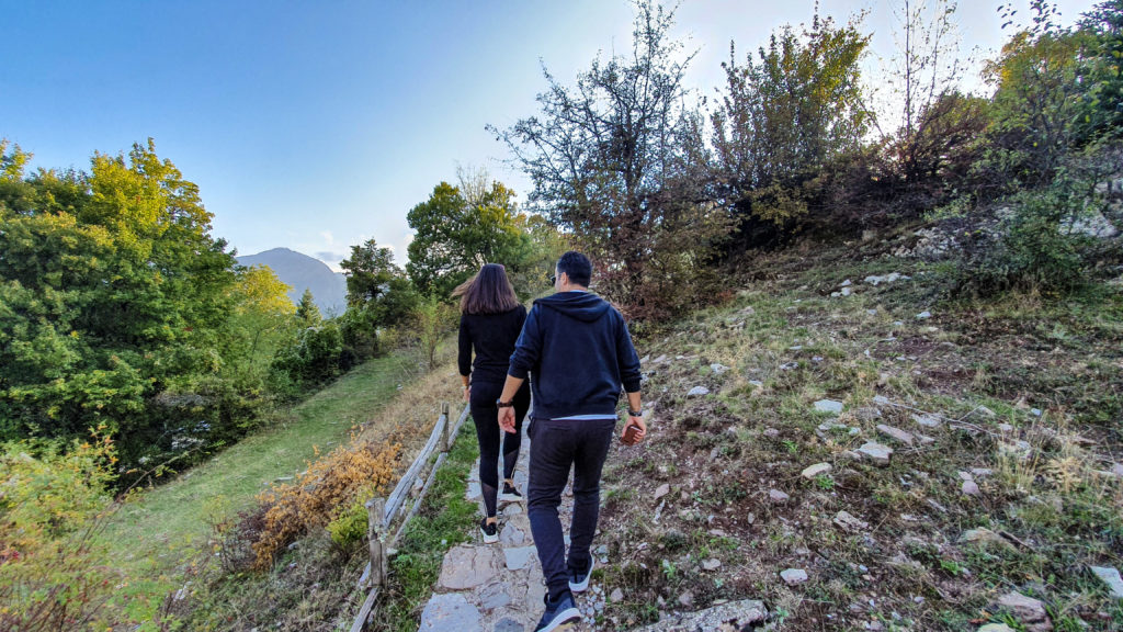 Περπατήστε στο παραμυθένιο χωριό της Θεσσαλίας όπου περιφέρονται ελεύθερες νεράιδες!