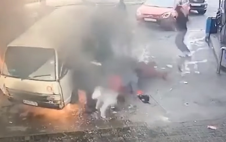Φρίκη βενζινάδικο: Φωτιά το Βαν (Βίντεο)