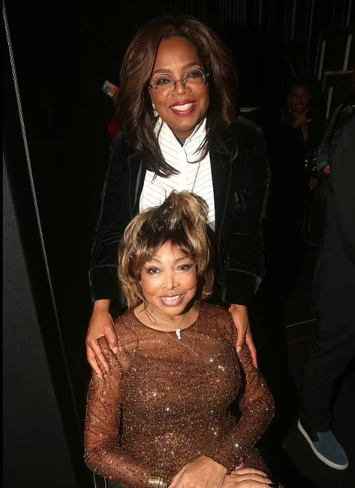 Η τελευταία δημόσια εμφάνιση της Tina Turner - "Ήταν αδύναμη και χρειαζόταν βοήθεια στο περπάτημα"