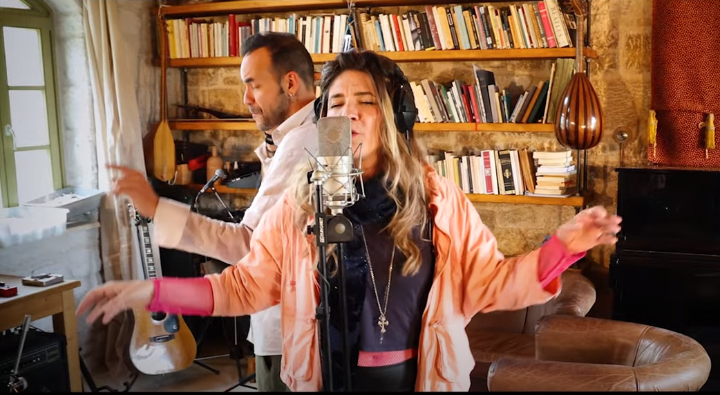 Ο Πάνος Μουζουράκης και η Βολιώτισσα Βασιλική Καρακώστα τραγουδούν το «Όνειρο, Όνειρο, Ω» (βίντεο)