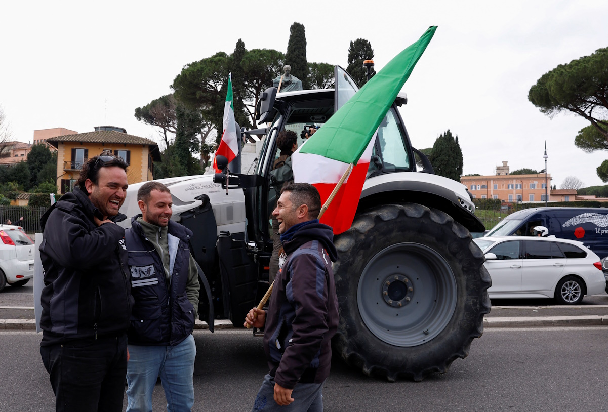 Αγρότες μπήκαν με τρακτέρ στη Ρώμη